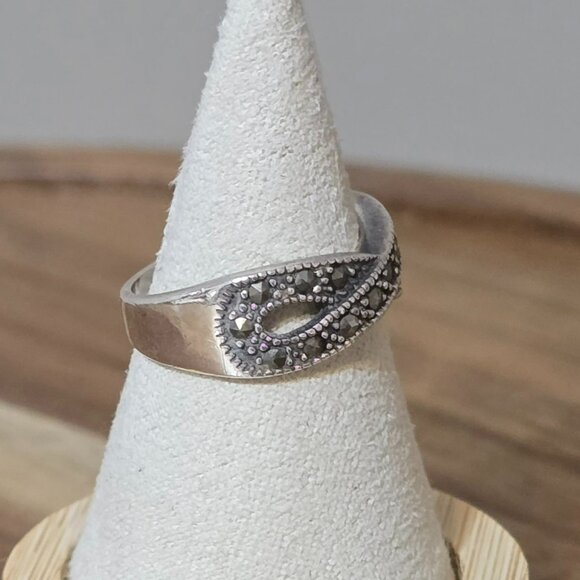 Sterling Silver and Hematite Infinite Ring Size 5 3/4 - Picture 2 of 3